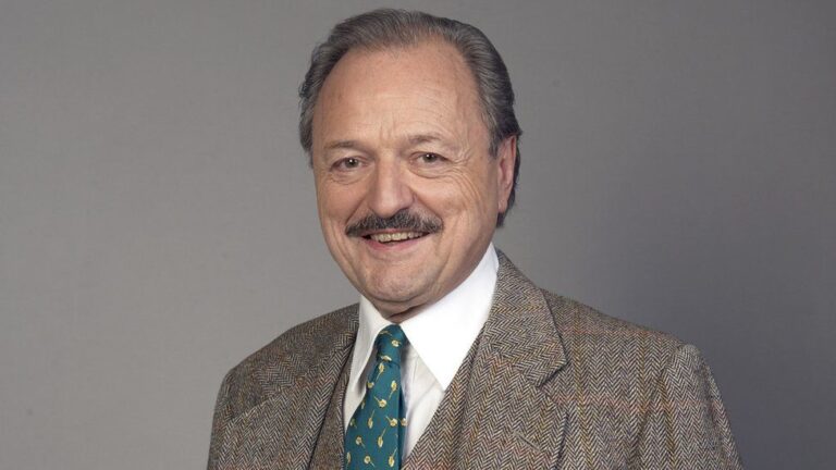 Actor Peter Bowles, famous for starring in the BBC comedy series To the Manor Born, has died at the age of 85